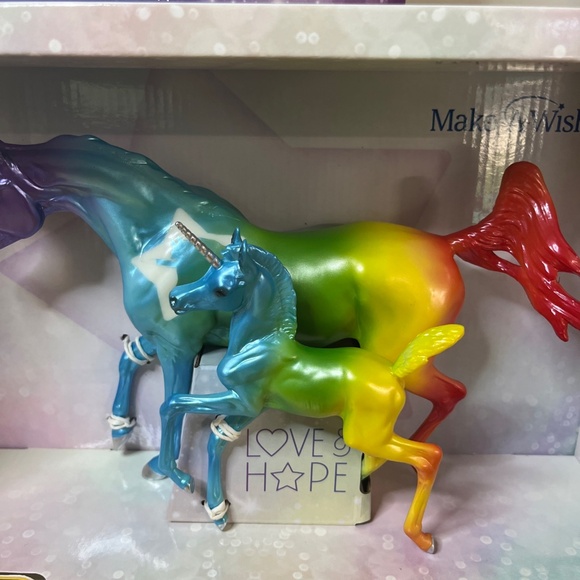 Breyer Horses Freedom Series – Love & Hope Unicorn Set Make a wish #62124 - Picture 2 of 15